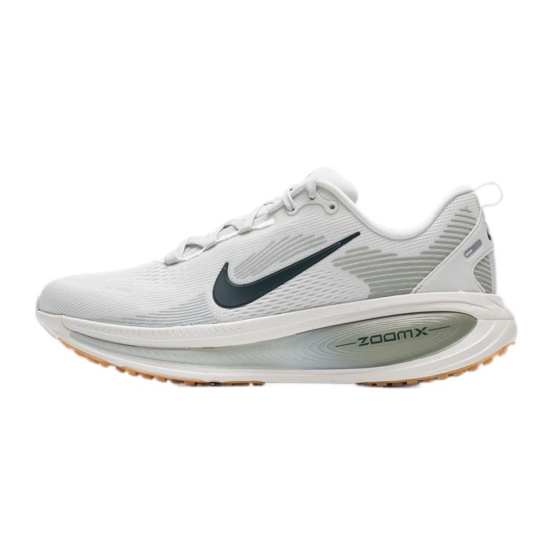 

Nike Men s Vomero 18 Running Shoes 7.5