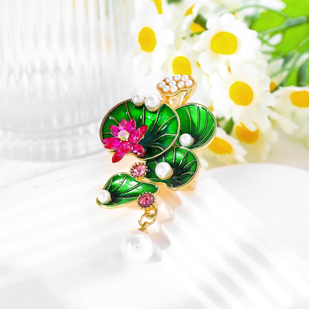 New Chinese Lotus Leaf Brooch Classical Elegant Fashion Cheongsam Accessories Collar Pin Pearl Tassel Clothing