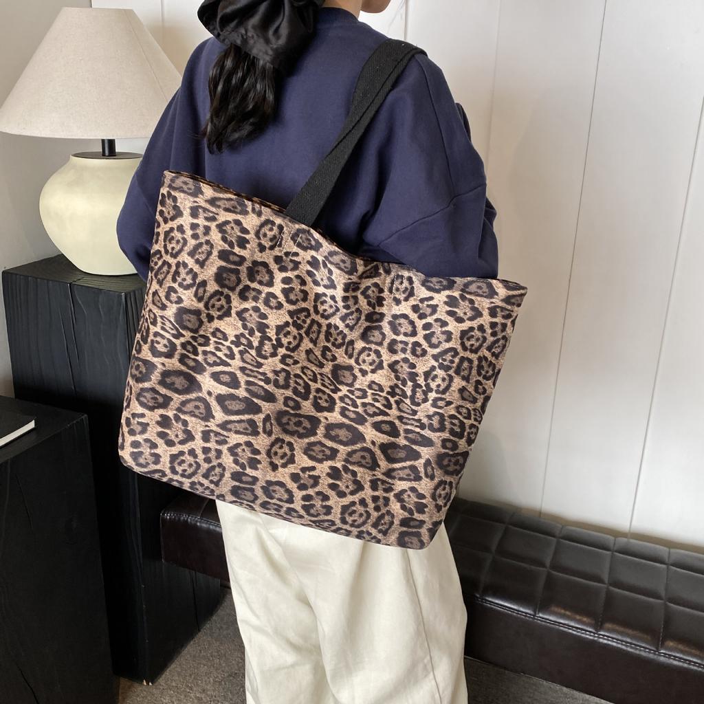 Leopard print women's tote bag large capacity casual Spice girl shoulder bag fitness storage fashion versatile business trip airplane bag