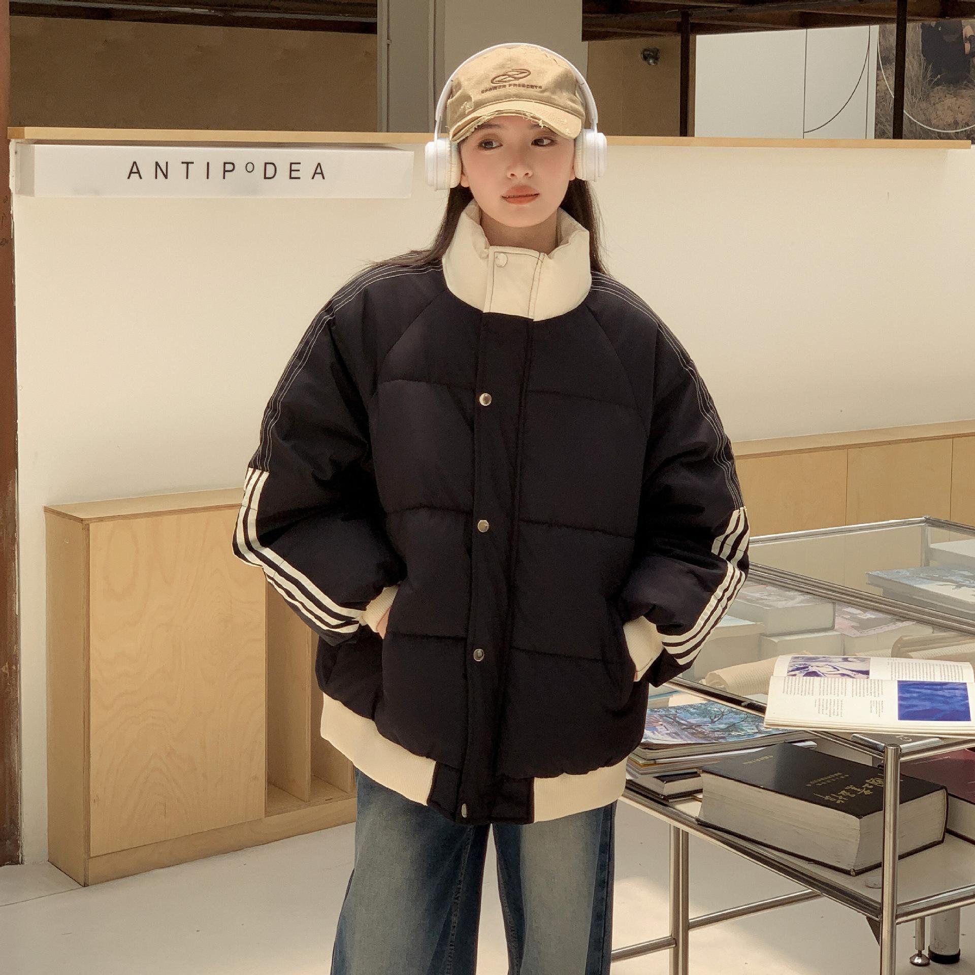 

Контрастная стеганая куртка с утолщенным воротником-стойкой для школьниц, дизайн зимы 2025 года, хлопковая куртка в полоску, куртка-пуховик S чёрный