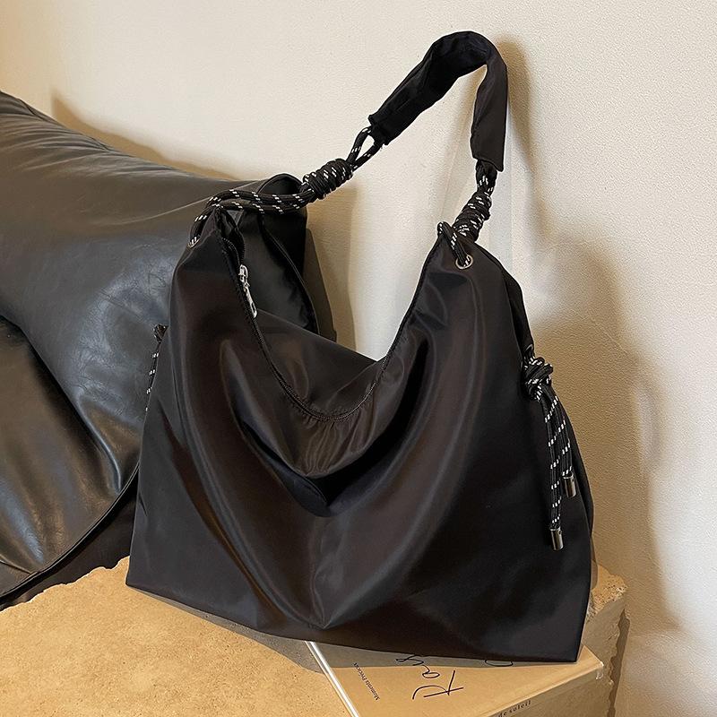 

Сумка из ткани Оксфорд, женская, большой вместимости, новинка 2024 года, осенне-зимняя универсальная сумка-мессенджер, тканевая сумка, высококачественная сумка-тоут для поездок на работу чёрный