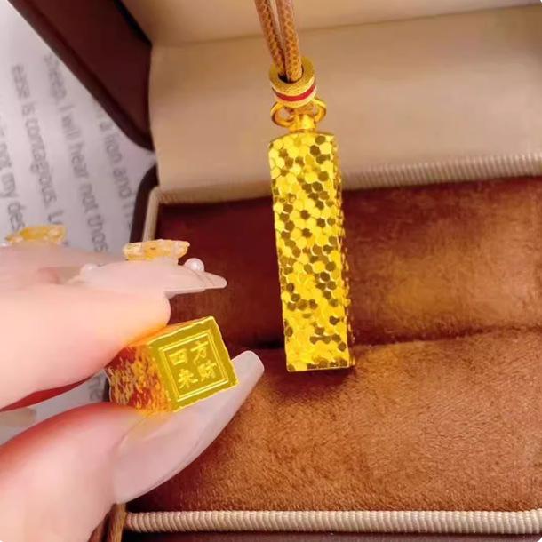 Retro Blazing Crushed Ice Gold Bar Pendant Versatile Women’s Clavicle Chain