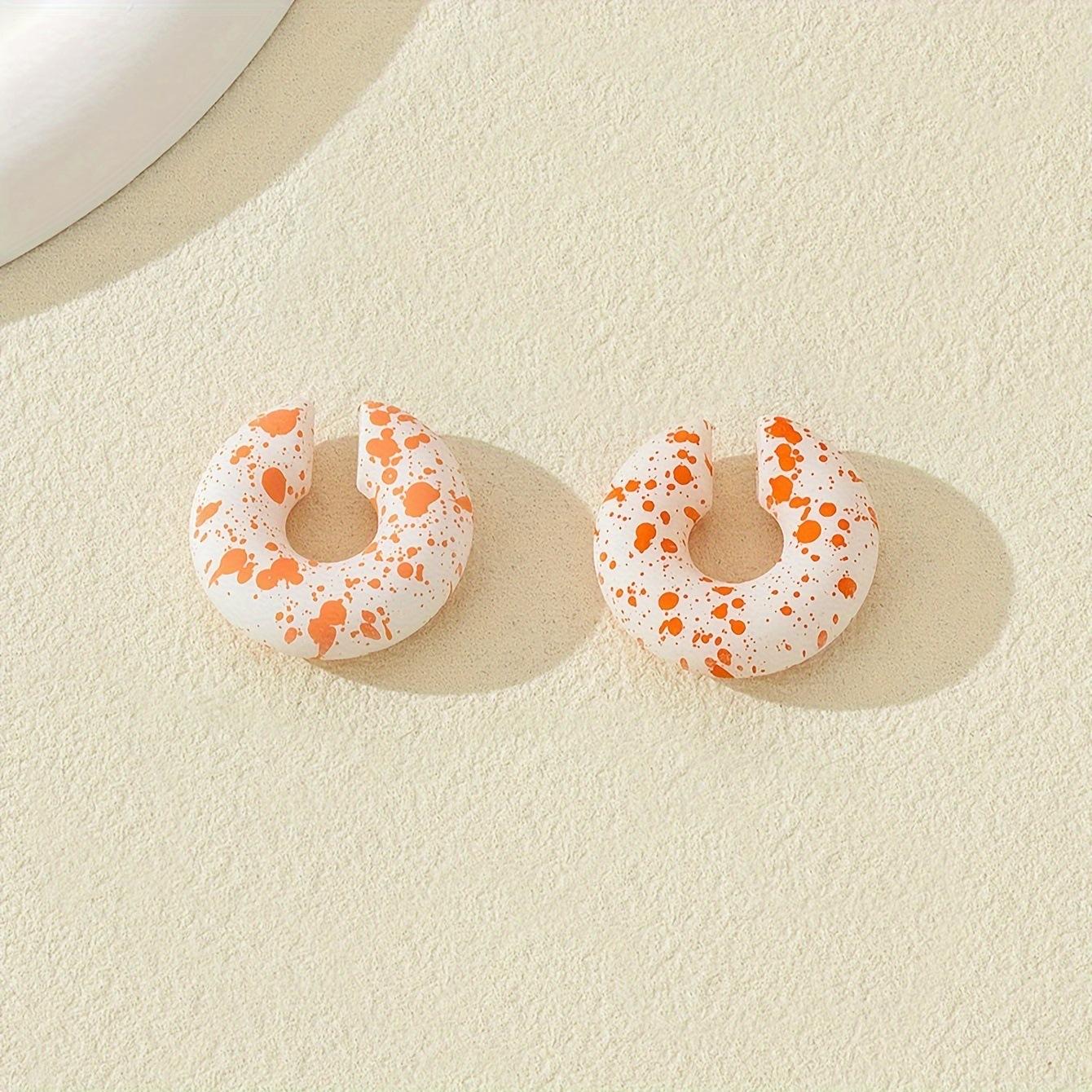 

A pair of candy-colored chubby donuts without pierced ears, ear clips, sweet acrylic ladies, ear bone clips without pierced ears. помаранчевий