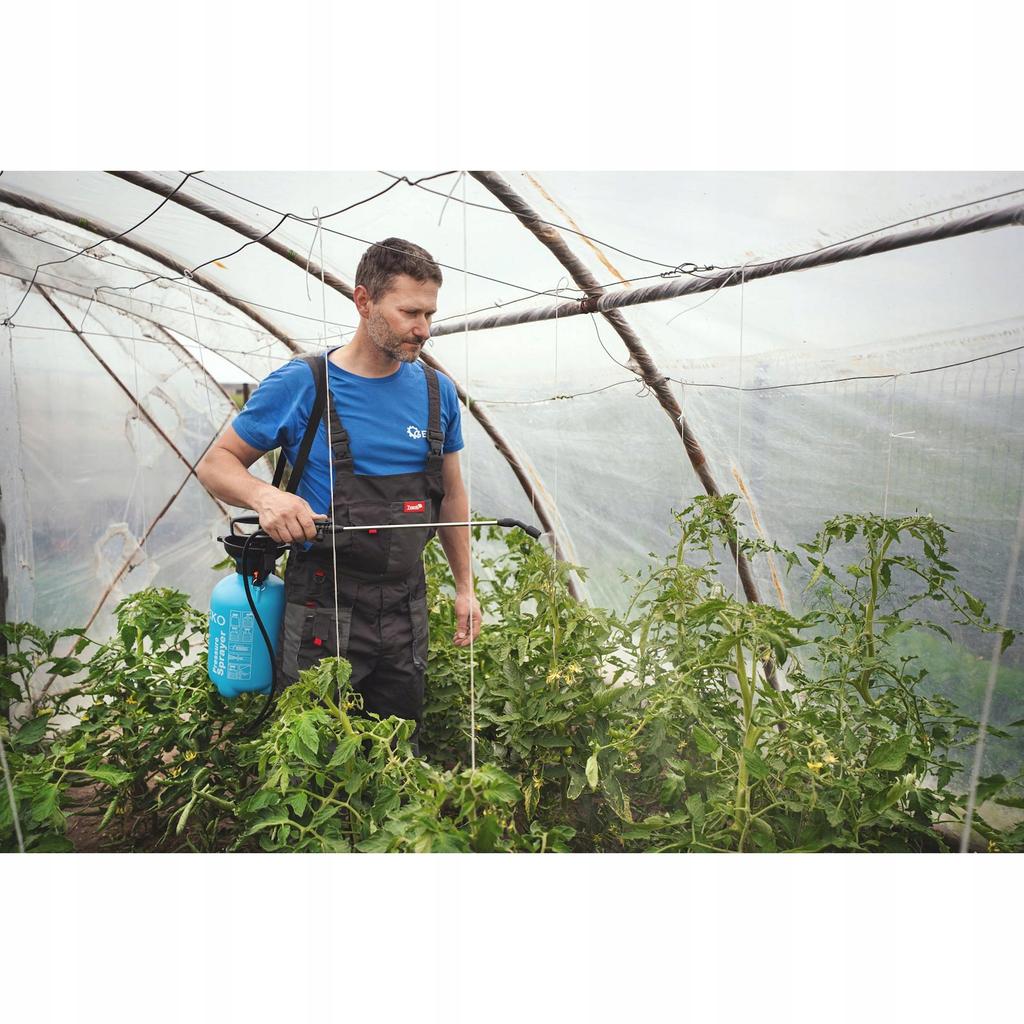 Geko 5L Manual Pressure Sprayer with Lance and Strap
