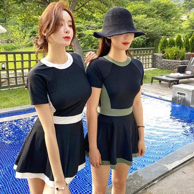 Costume da bagno elegante in stile gonna conservatore: Due Pezzi, Vestibilità Aderente, Maniche Corte, a Righe, Schiena Scoperta, per Vacanze e Terme.