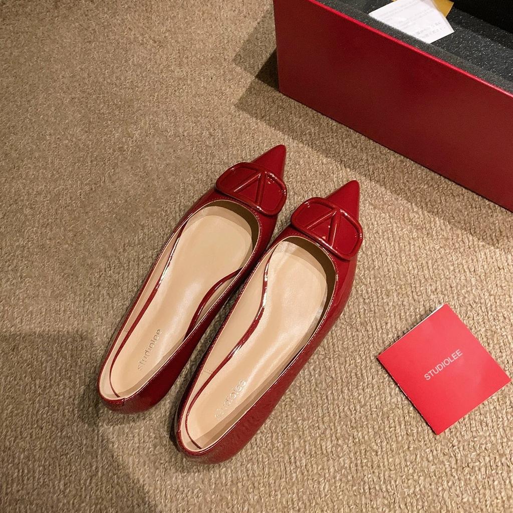 Grape mother same style 2025 spring and summer new temperament small pointed celebrity style V buckle versatile shallow mouth flat sole shoes women