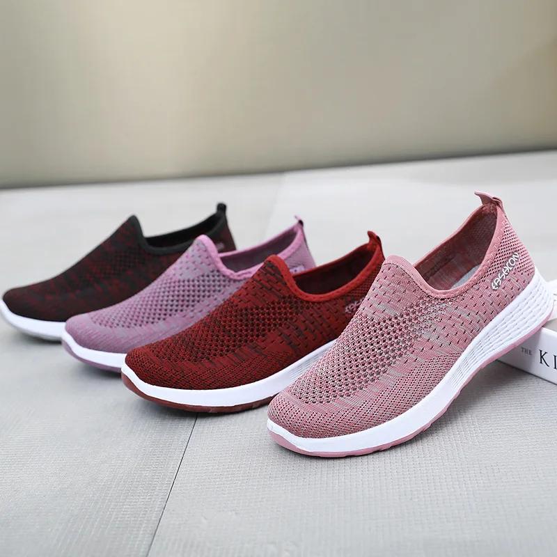 Mode Printemps et Automne Loisirs Respirant Chaussures pour Femmes 2024 Nouveaux Mocassins en Maille Vieillez Pékin Décolleté Chaussures en Tissu