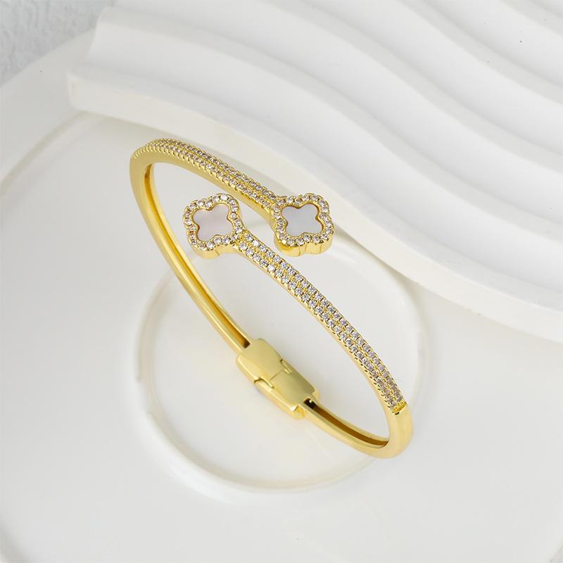 High Fashion Shell Four-leaf Clover Bracelet with Zircon Ring Open Bracelet One Size(18CM~21CM)