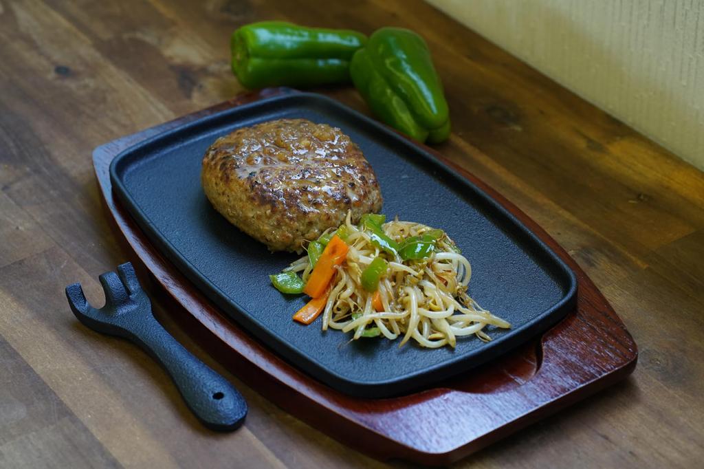 Ikenaga Iron Works Steak Plate/Hamburger Plate BIG, Induction Compatible, with Handle and Wooden Base, Gokuuma Gourmet