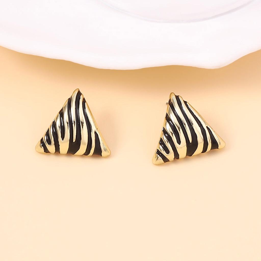 Medieval vintage Western court style, unique zebra irregular texture triangular earrings, personalized simple style