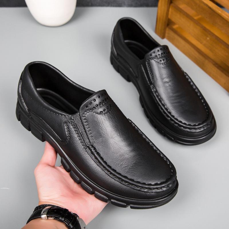 Large size lazy one-pedal driving shoes, four-season non-slip and anti-splashing chef shoes, men's casual small leather shoes