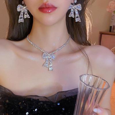 Elegant Rhinestone Bow Necklace: Luxurious & Sophisticated Clavicle Chain Jewelry