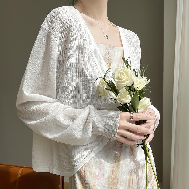 

Women s Summer Sun Protection Shawl: Short, Loose Ice Silk Knit Cardigan for Beach or Air Conditioning M білий