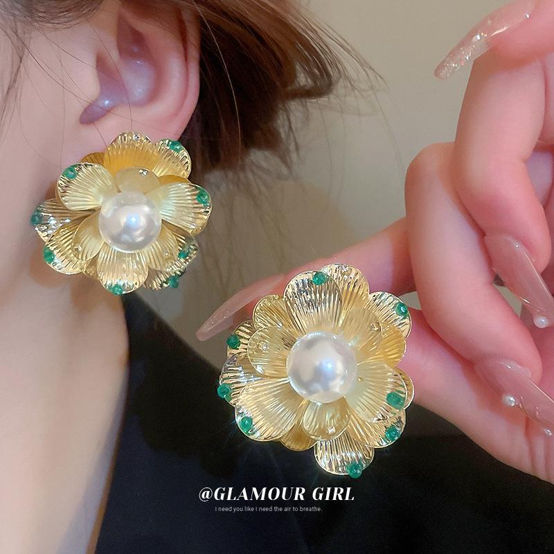 

Винтажные серьги-гвоздики со стразами и жемчугом в индивидуальном дизайне для женщин