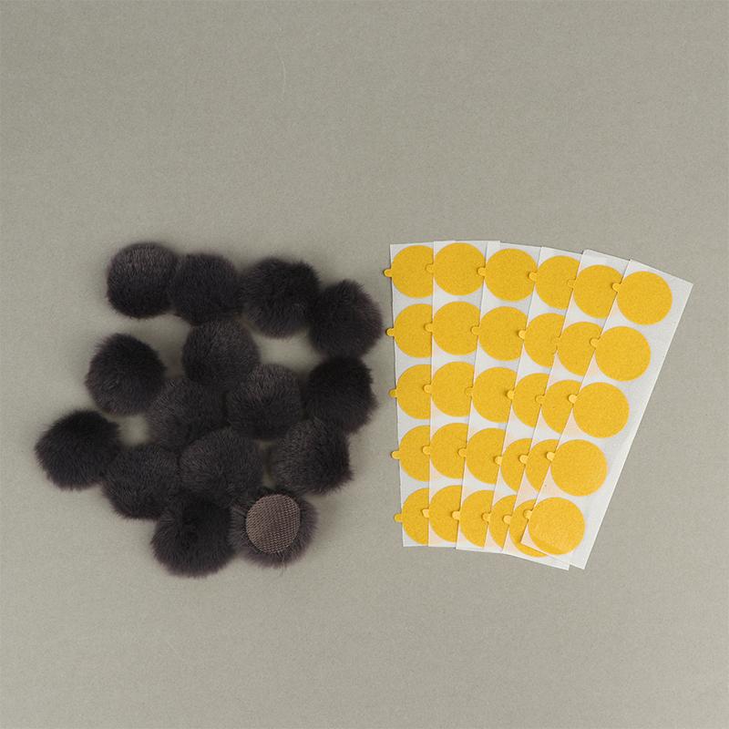 1Set Reusable Furry Soft Covers With Sticker That Provide A Shield Against The Wind For Lavalier Mics
