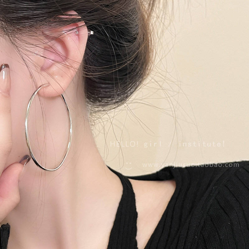 INS-style Minimalist Silver Needle, Versatile Plain Ear Hoop, Light Luxury Metal Round Hoop Earrings, High-end Ear Jewelry