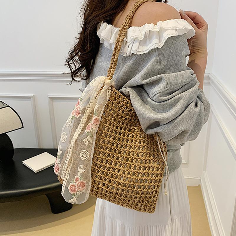 Summer Hollow Woven Shoulder Bags Women's New Casual Beach Bag Versatile Lace Design Commuting Shoulder Tote Bag AVE