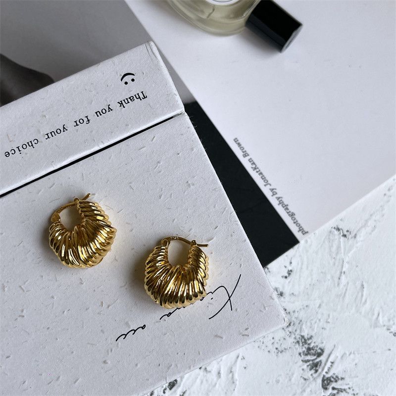 Fashion Cold Wind Niche Design Brass Gold Plated Temperament Wild Metal Winding Horn Sexy Earring Ear Clip