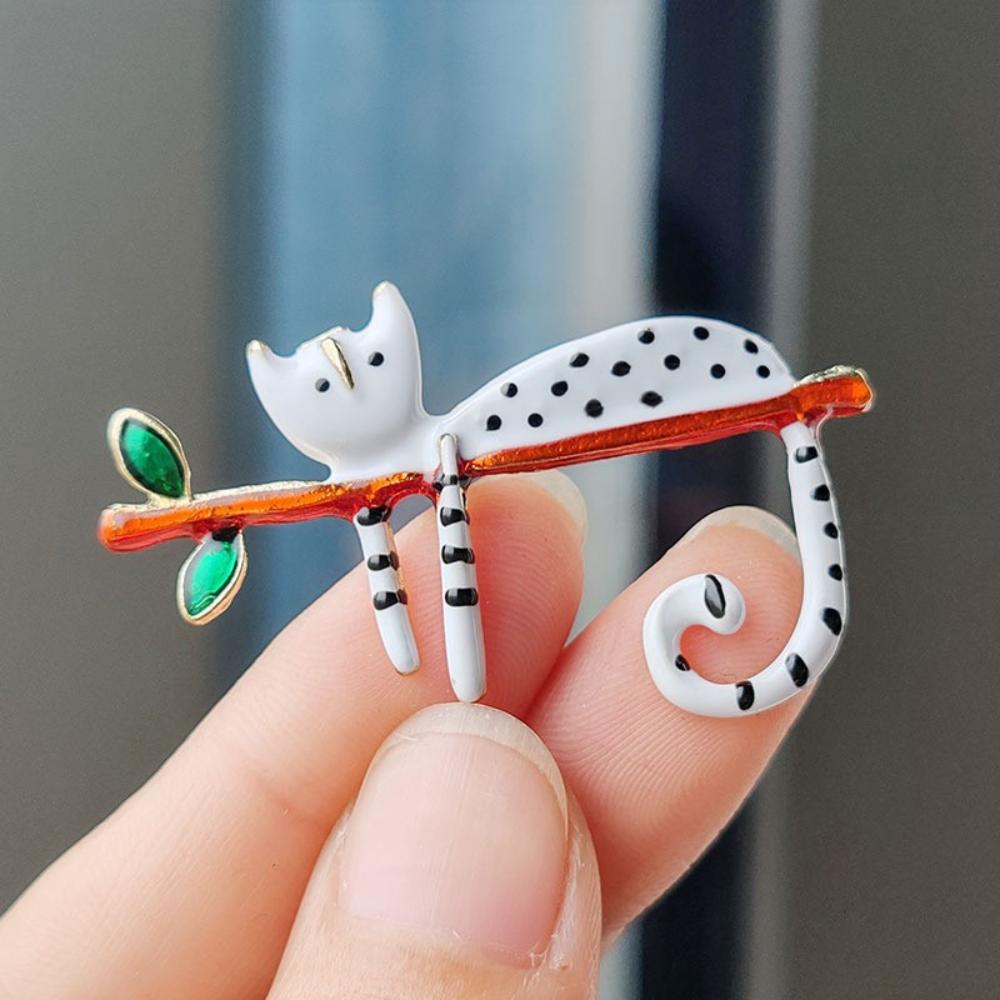 Lovely Cat Brooches 2-color Enamel Pet Animal Party Casual Brooch Pins For Women Men Gifts