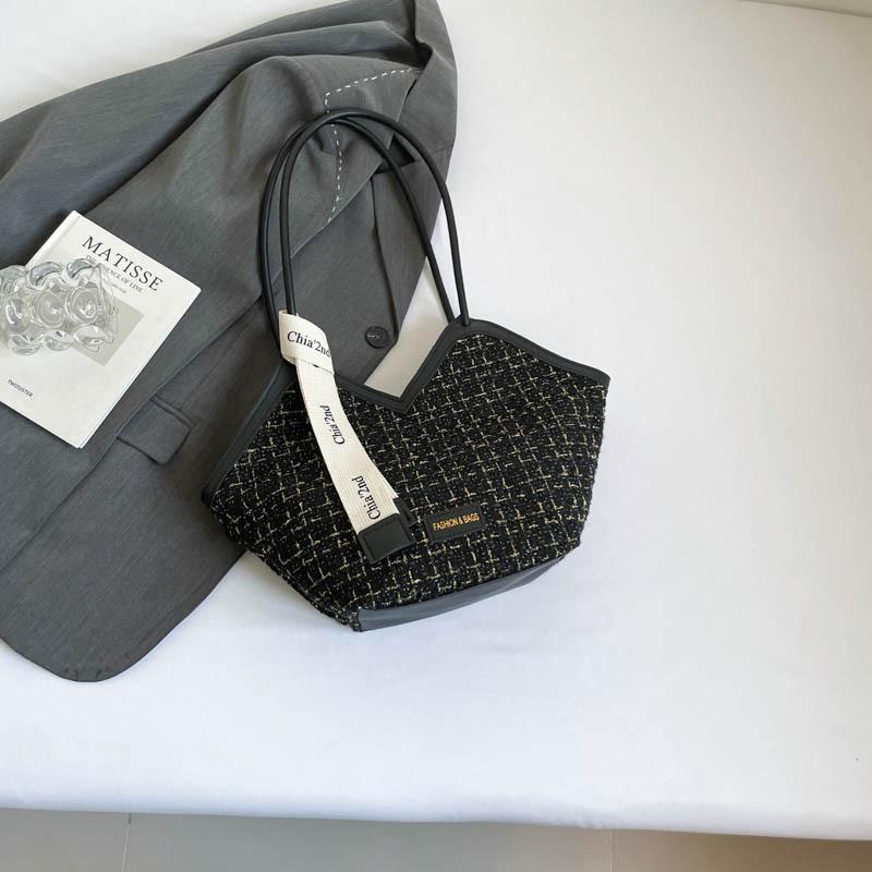 Large Capacity Plaid Bag Women's 2025 New Fashion Retro Shoulder Commuter Bag Women's Texture Versatile Tote Bag Women