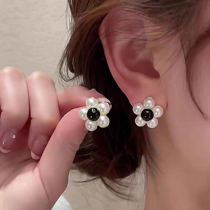 Elegant French Pearl Flower Stud Earrings: Unique, Fashionable, Versatile, Ladylike Ear Accessories