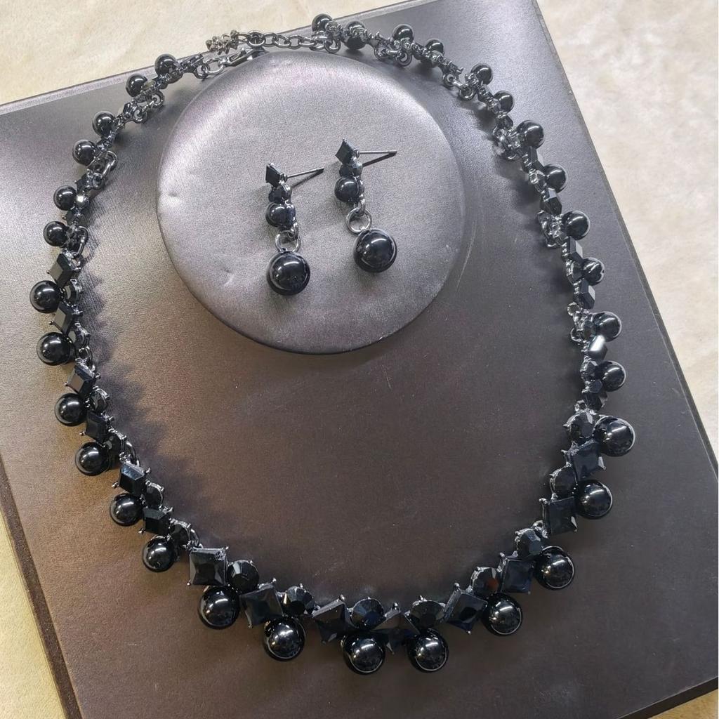 2026 Jewelry Pearl Gemstone Necklace Set Women's Light Luxury Niche Versatile Sweater Chain Collarbone Chain Alloy