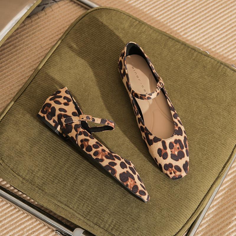 

22303 flat shoes women s thick heel 2025 new square head one-word buckle with low heel leopard print light mouth splicing single shoe 39