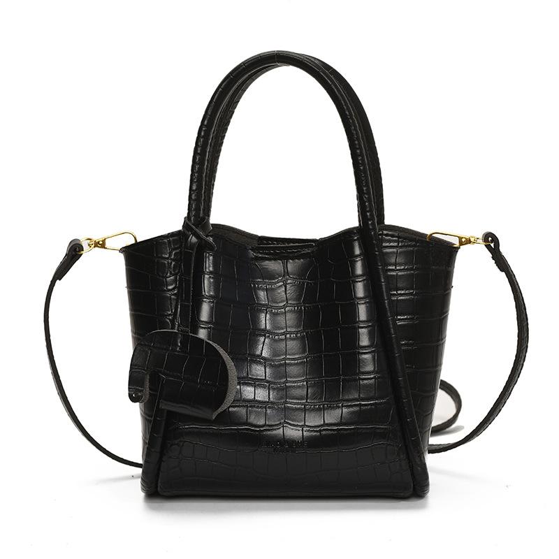 

Large Capacity Bag Women s New Fashion Shoulder Messenger Bag