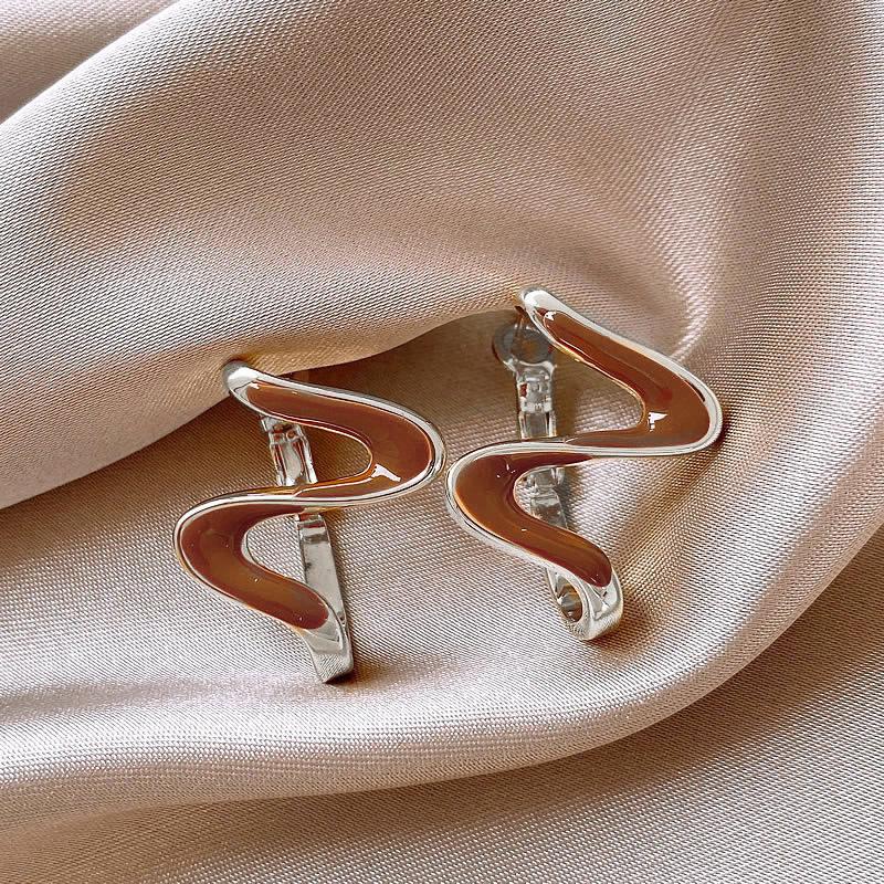 Metal wind love geometric earrings simple and cold wind stud earrings niche temperament versatile earrings