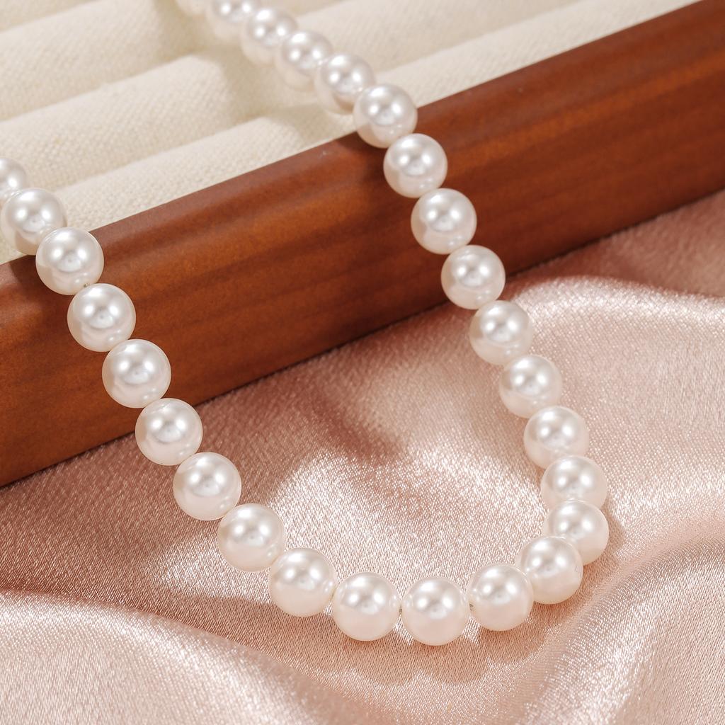 Round ball advanced sense magnetic buckle pearl necklace light luxury niche clavicle chain sense beaded temperament