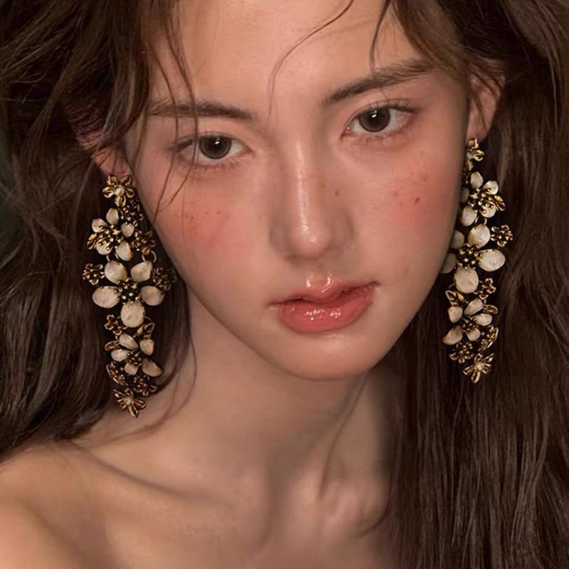 Retro flower branch silhouette exaggerated ear clips female niche feeling long fringed stud earrings fairy flower earrings