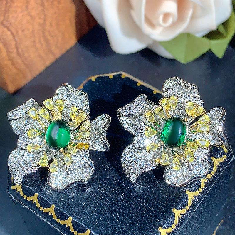 Ensemble de bijoux, accessoires, boucles d'oreilles à tige françaises, bagues de tempérament, collier émeraude, zircon de qualité supérieure, fleur pour femmes