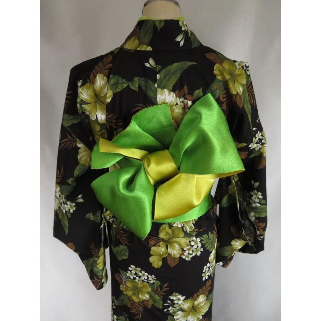 Used Used for photoshoot, now at a reduced price Original yukata with lovely Hawaiian pattern, attractive hibiscus on a black background