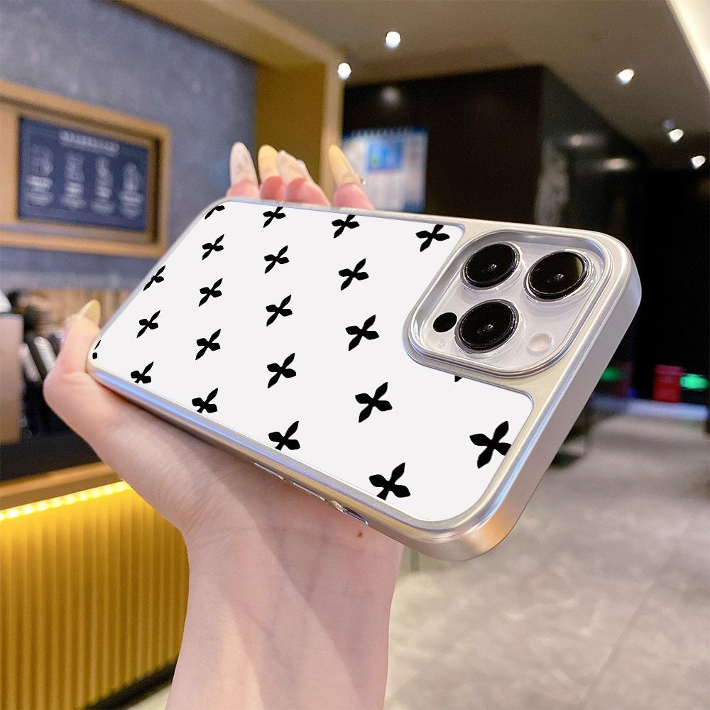 Classic black and white cross flower premium design Apple 12promax mobile phone case iPhone17 matte protective case