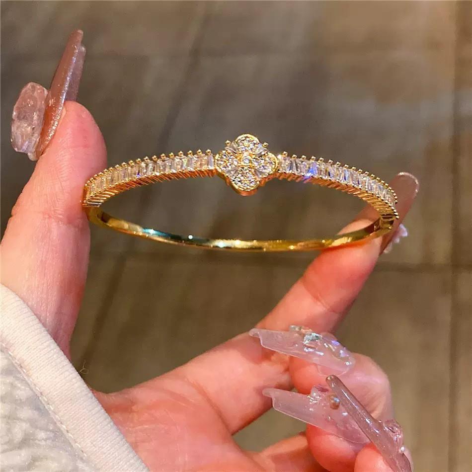 Super Flash Zircon Round Heart-shaped Flower Multi-layer Open Bracelet Exquisite and Beautiful Bracelet Light Luxury Jewelry Women