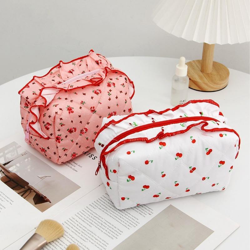 Floral Makeup Bag with Lace Trim  Large Capacity Quilted Cosmetic Toiletry Organizer Case Travel Portable Cosmetic Pouch