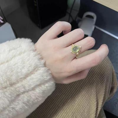 Xiaohongshu-Style Retro Tender Green Ring: Simple, Luxurious, and Unique Design