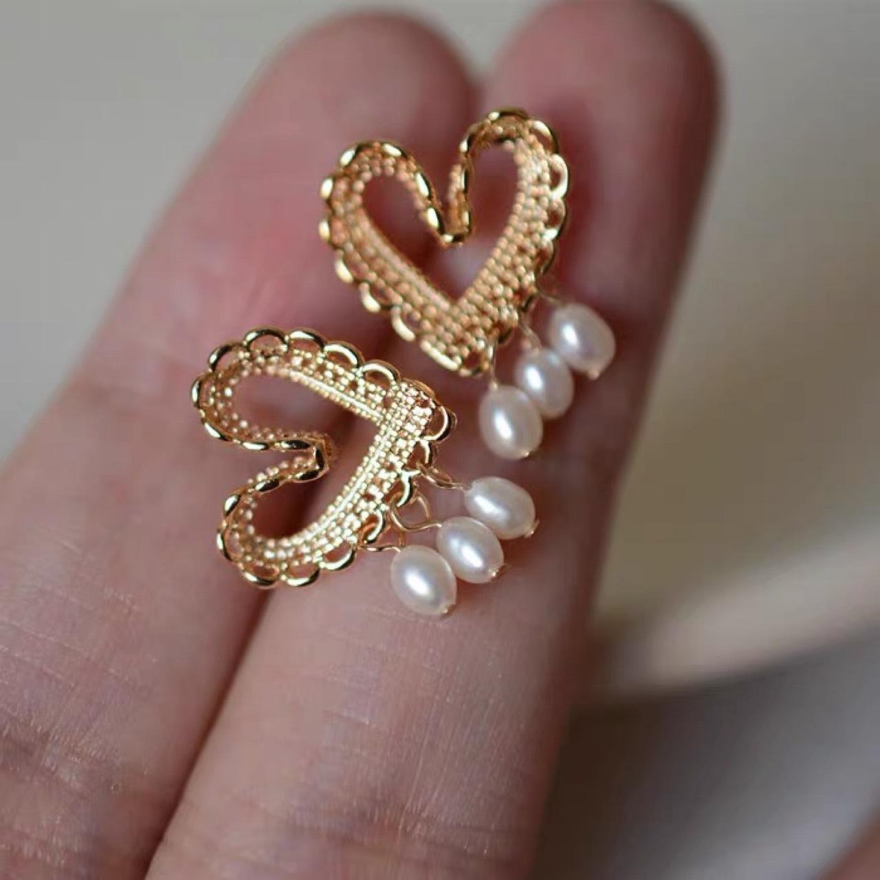 Французские маленькие свежие серьги-гвоздики в форме сердца с натуральными пресноводными жемчужинами формы «рис» ретро серьги женские милый подарок Silver needle