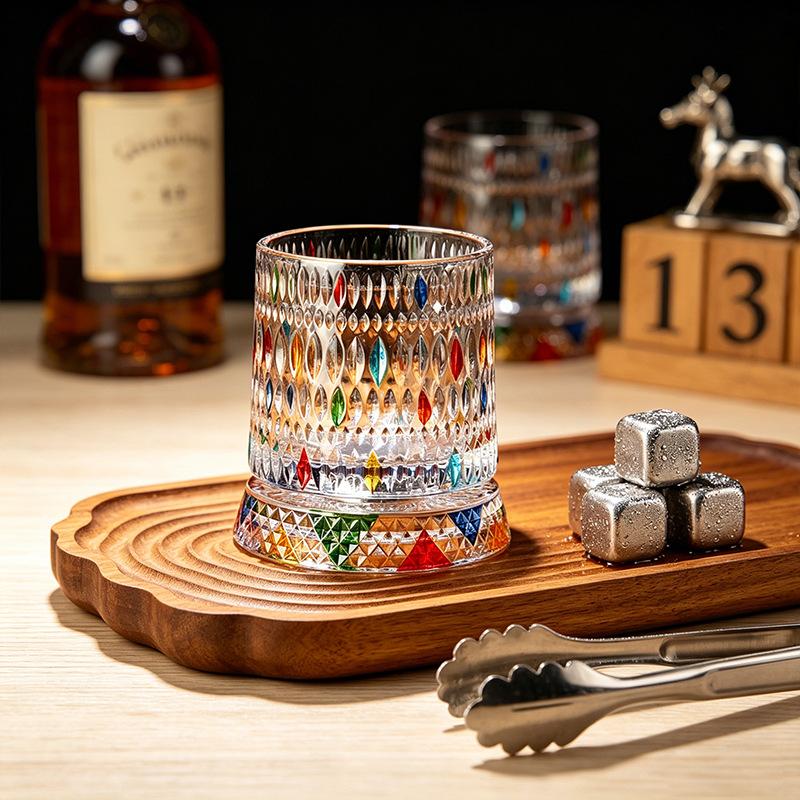 Leicht Luxuriöses Bemaltes Rotierendes Whiskeyglas mit Glasboden, 360 Grad Rotierendes Kristall Rumglas für Cocktailpartys