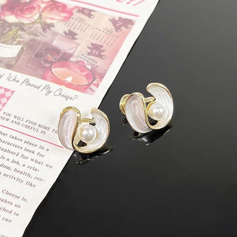 Korean Style Retro Pearl Ear Clip for Women - Mosquito Coil Holder, No Piercing, High-End, Fashionable and Versatile Luxury Earrings