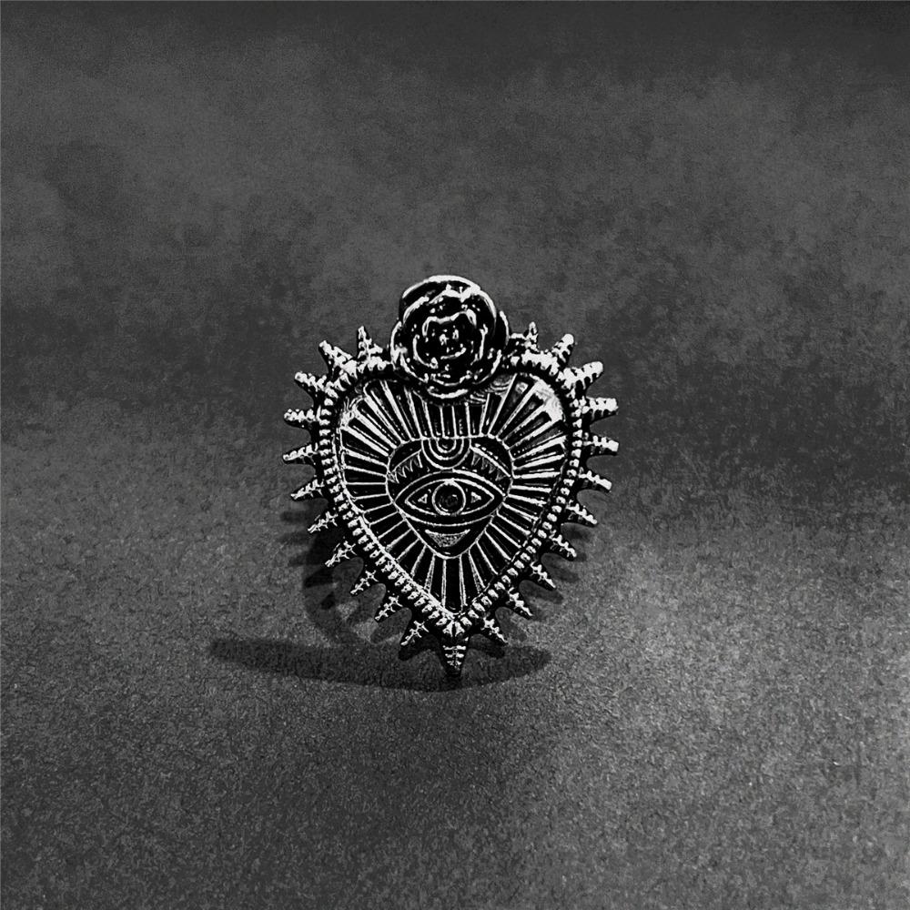 Personality Punk Darkness Ancient Silver Stereo Bat Moth Heart-shaped Devil Eye Opening Rings for Women Halloween Jewelry Gift
