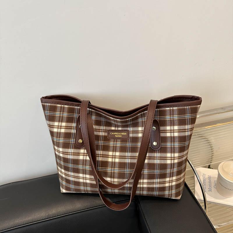 Fashion shoulder bag, versatile commuter large-capacity new 2025 autumn and winter retro premium texture plaid tote bag