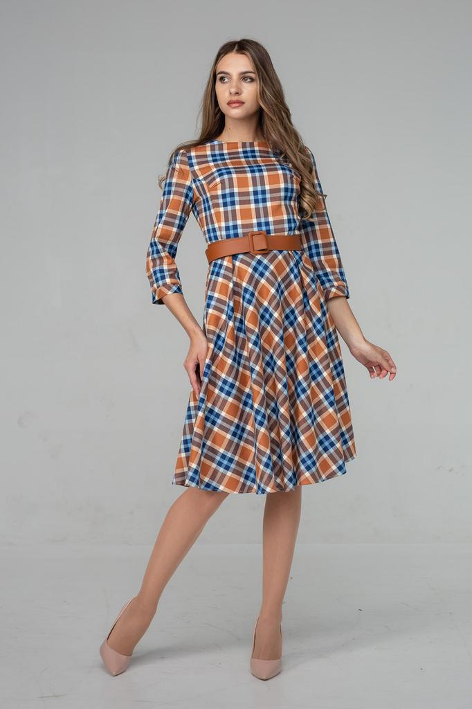 Rozkloszowana sukienka w kratę za kolano