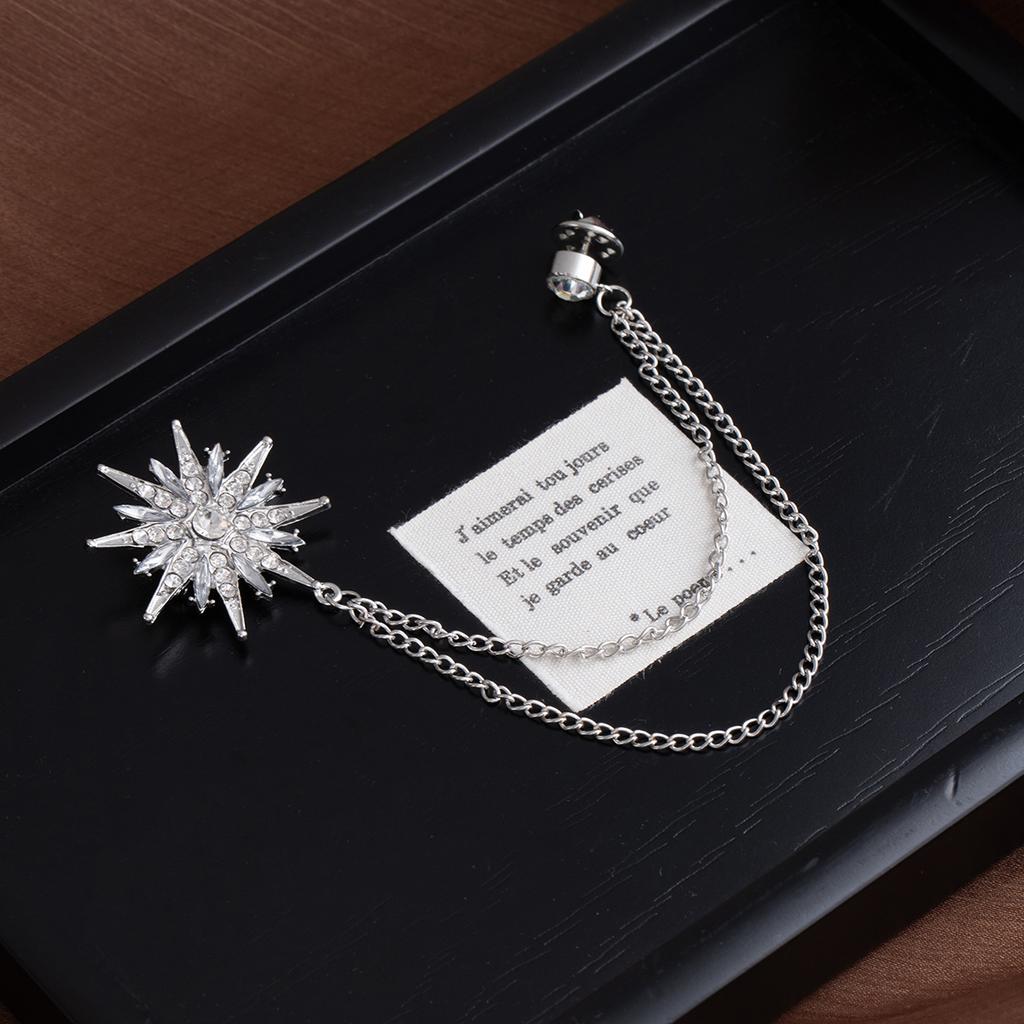 Personalized Brooch with Crystal Heart Brooch for Fashion Snowflake Geometric Creative Suit Pin
