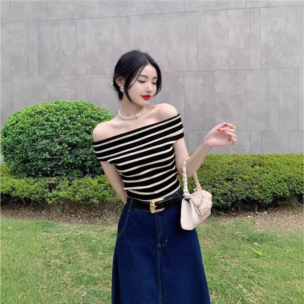 Jesienny Francuski Retro Pasiasty Top Bez Rękawów Odkrywający Ramiona Modelujący Sylwetkę