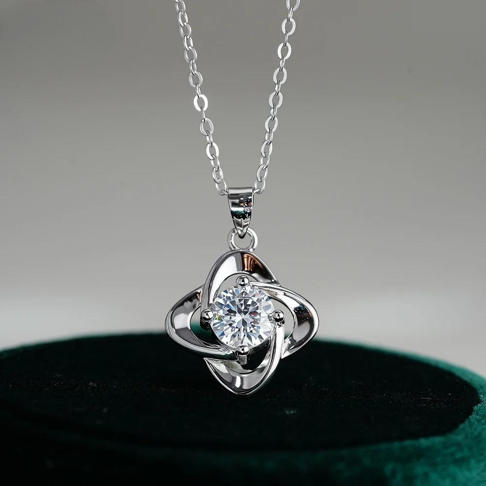 White Gold 1ct Moissanite Diamond Necklace Pendant for Women s Fashion Classic Platinum Four-leaf Clover Jewelry серебряный