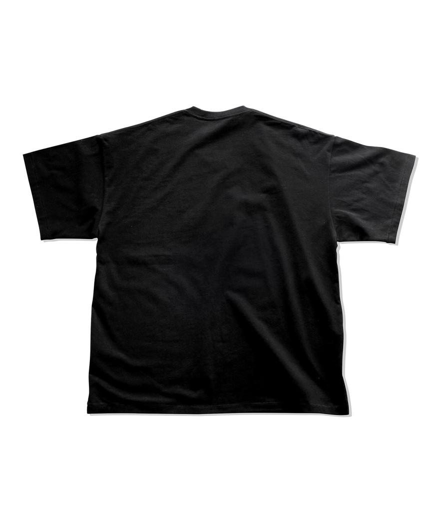 MAINBOOTH [Kiss] Four Face Oversized T-Shirt (Black)