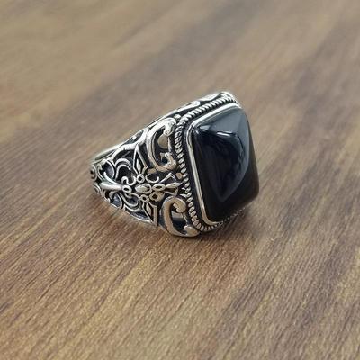 Herren Trendiger Kreuzring aus Schwarzem Achat - Retro, Stilvoll, Hochwertiges Offenes Design