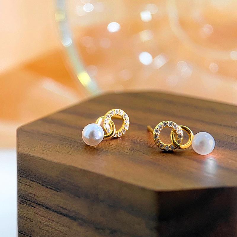Temperament Double Rings Connected Pearl Earrings for Women with Niche Design and High-end