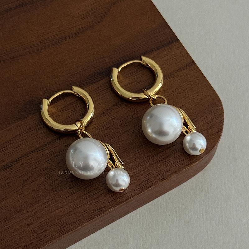 Light luxury elegant pearl round earrings, ear buckles, retro small fresh temperament earrings, daily exquisite fashion and high sense